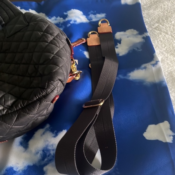 CRoss body strap and dust bag included. - Picture 2 of 6